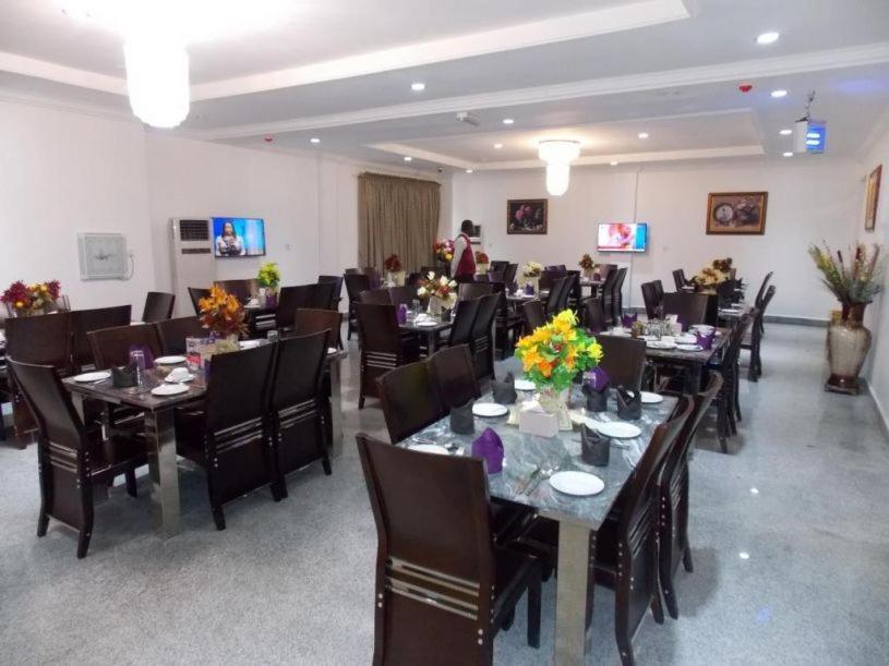 奥韦里完美皇家国际酒店 Owerri 外观 照片