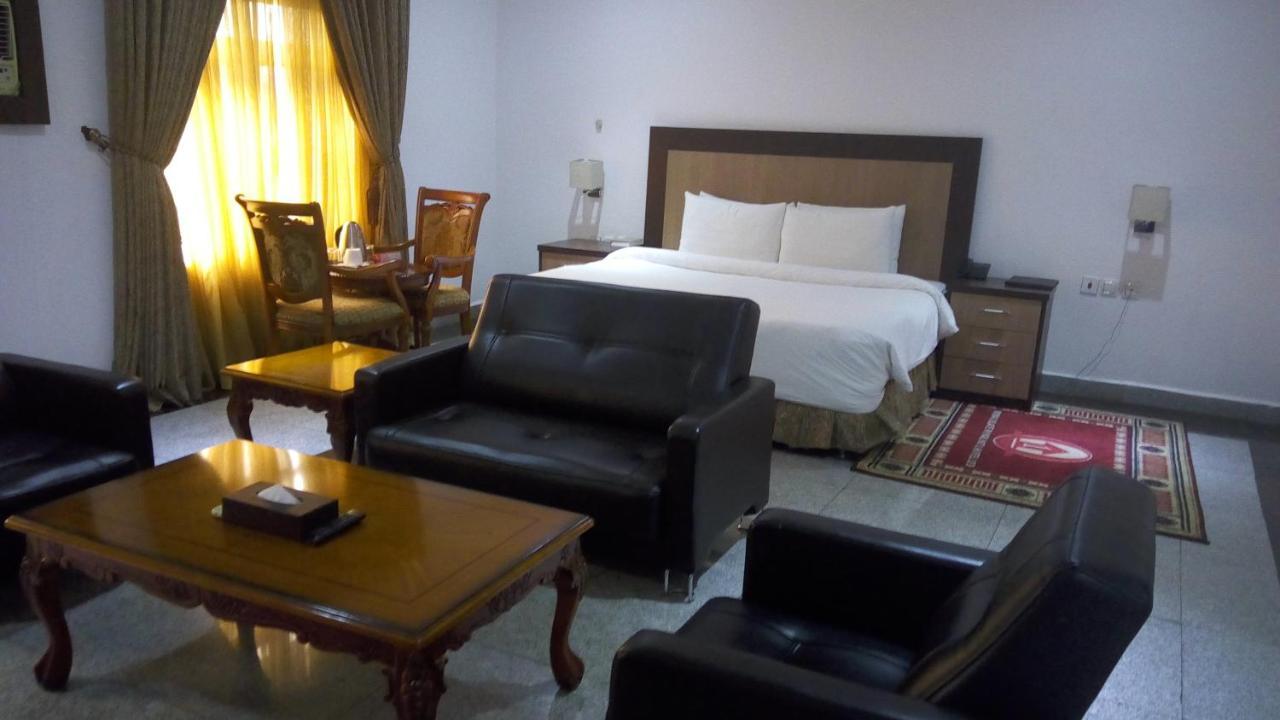 奥韦里完美皇家国际酒店 Owerri 外观 照片