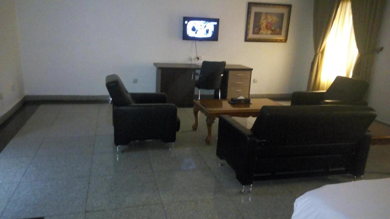 奥韦里完美皇家国际酒店 Owerri 外观 照片