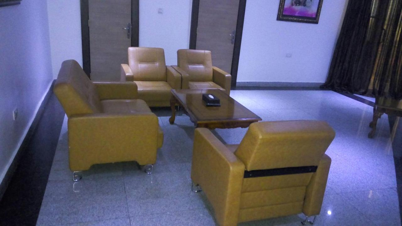 奥韦里完美皇家国际酒店 Owerri 外观 照片