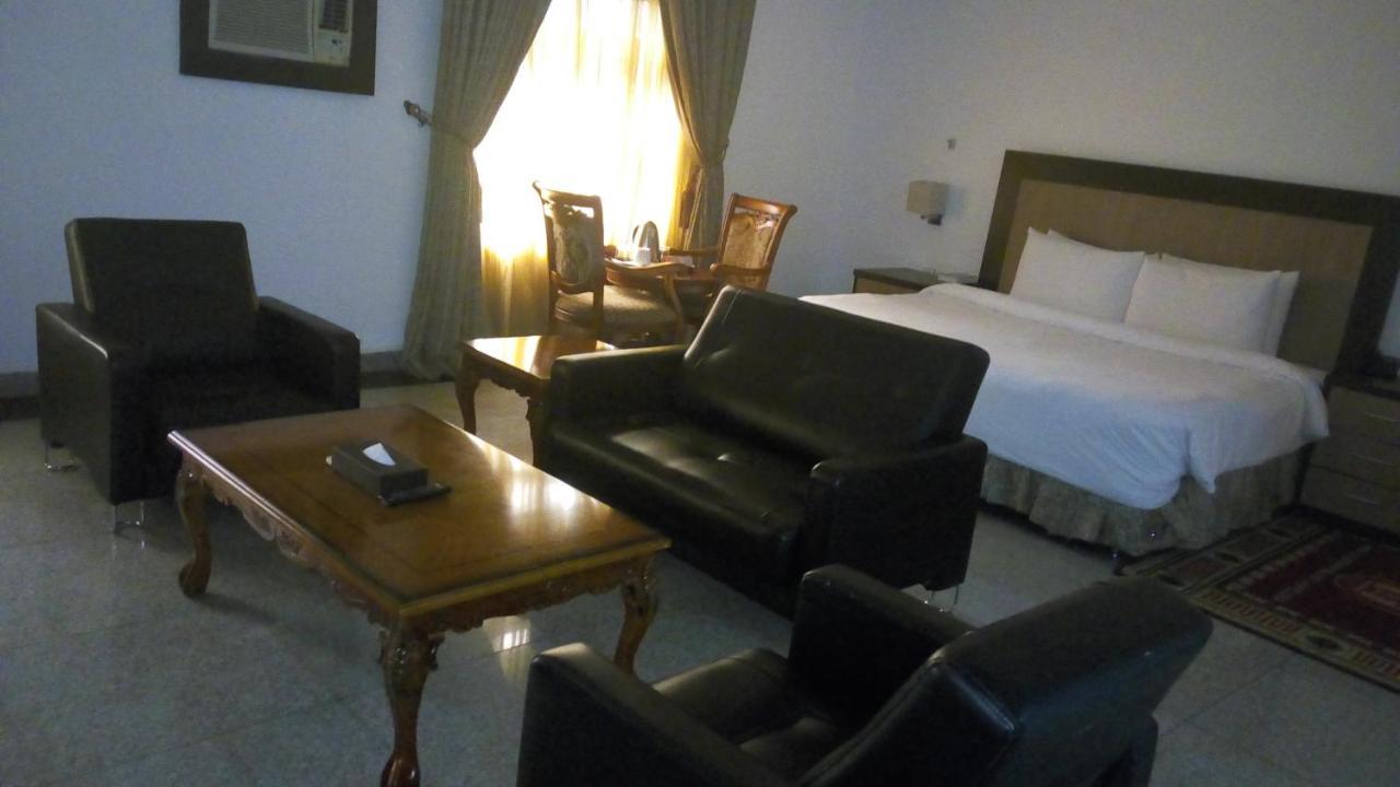 奥韦里完美皇家国际酒店 Owerri 外观 照片