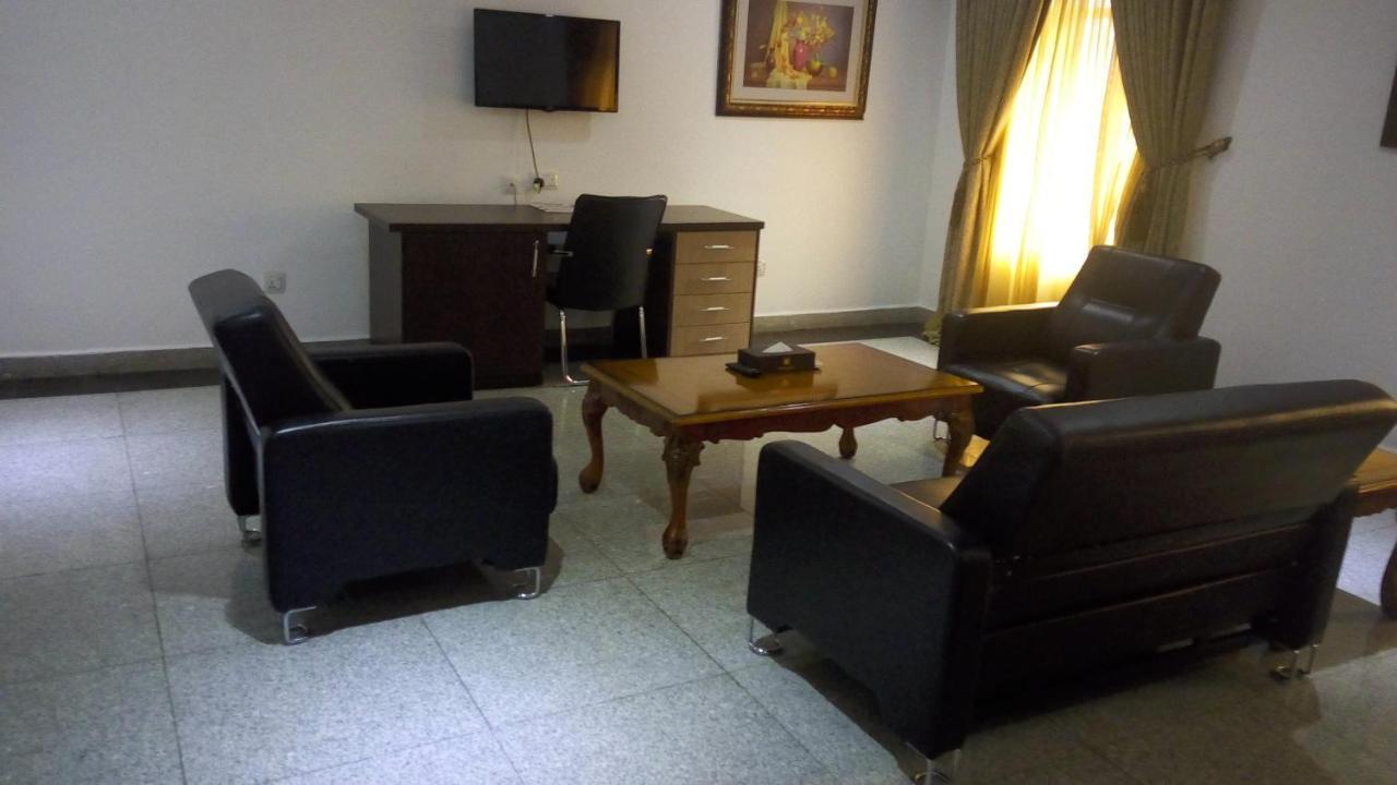 奥韦里完美皇家国际酒店 Owerri 外观 照片